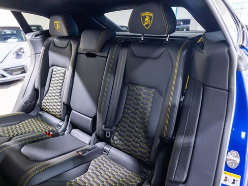 Used 2022 Lamborghini Urus image 34