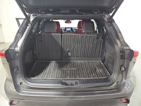 Used 2023 Toyota Highlander XSE AWD/4WD image 23