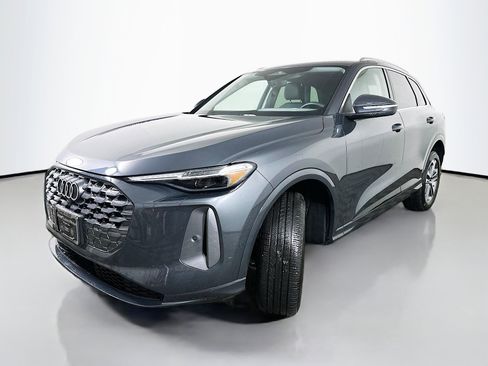 Used 2025 Audi Q5 Premium Plus w/ Premium Plus AWD/4WD image 3