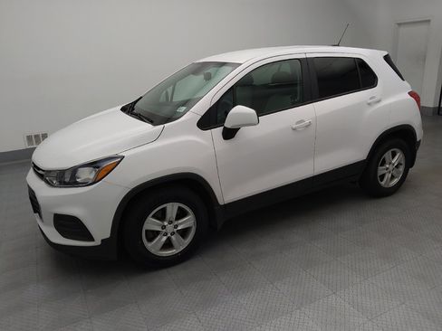Used 2020 Chevrolet Trax LS w/ Tint and Cruise Package FWD image 2