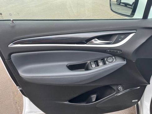 Used 2024 Buick Enclave Premium image 18