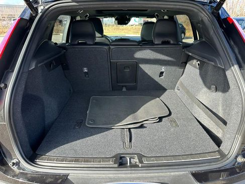Used 2020 Volvo XC40 T5 R-Design image 5