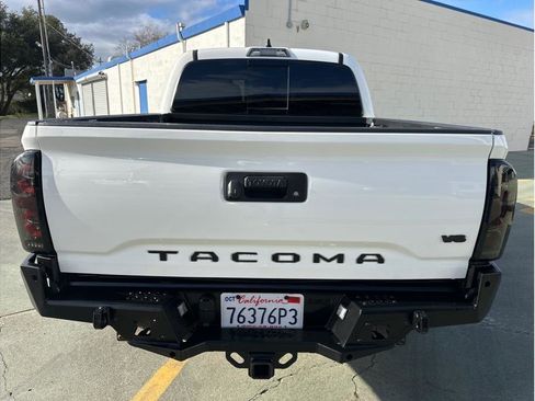 Used 2021 Toyota Tacoma TRD Off-Road image 10