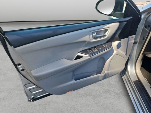 Used 2017 Toyota Camry LE w/ Four Season Floor Mat Package FWD image 28