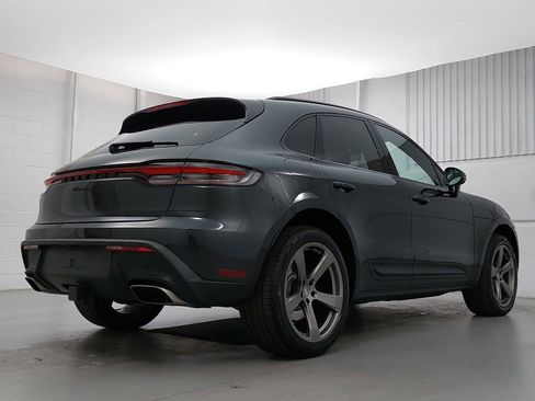 Certified 2025 Porsche Macan image 7