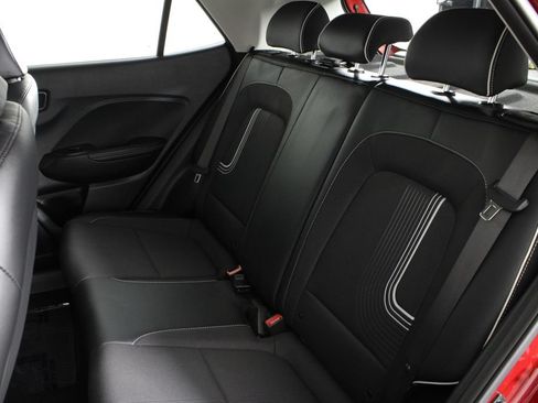 Certified 2024 Hyundai Venue Limited FWD image 21