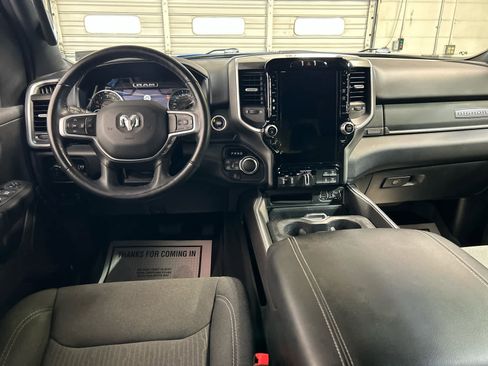 Used 2022 RAM 1500 Big Horn AWD/4WD image 4