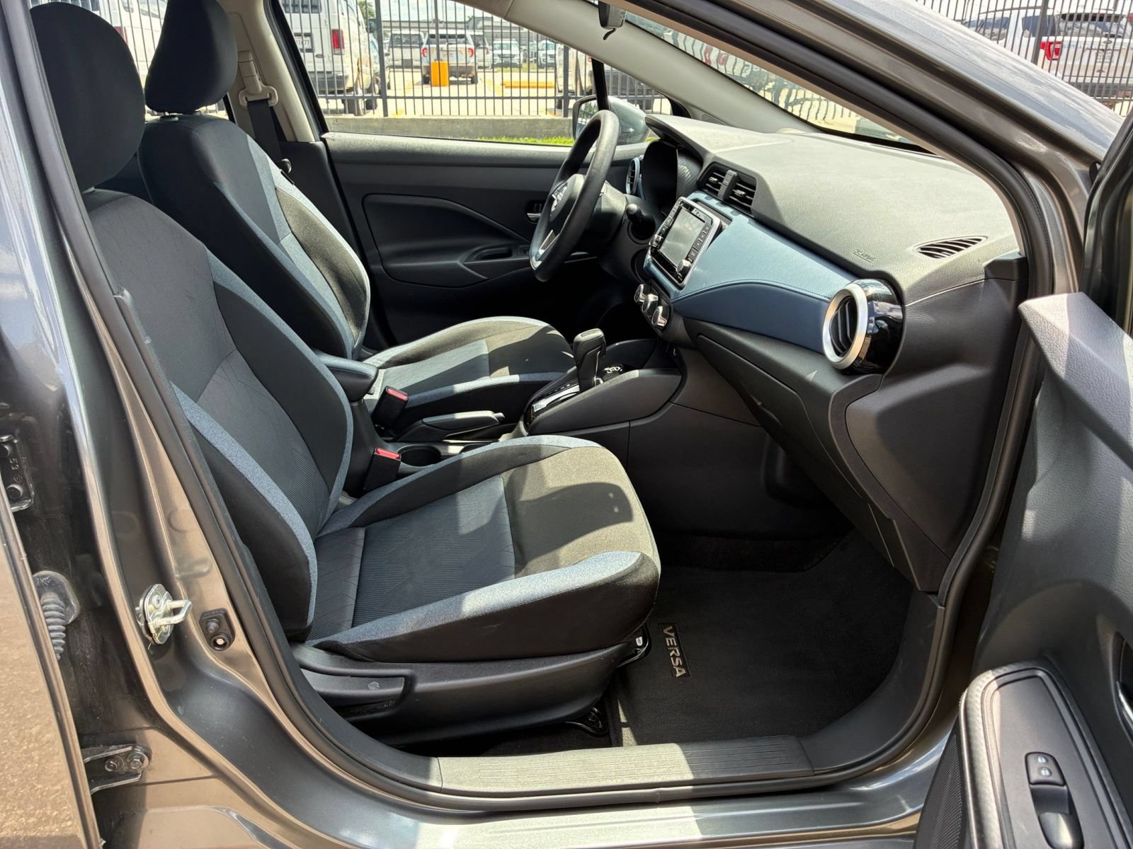 Used 2025 Nissan Versa SV FWD image 33