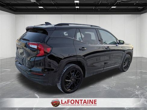 Used 2023 GMC Terrain SLT w/ Elevation Edition image 5