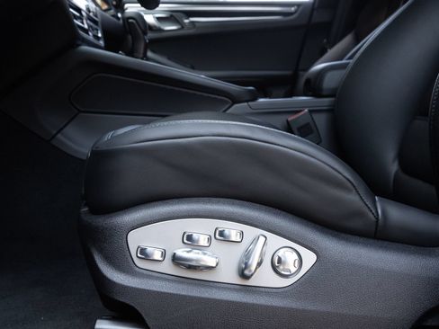 Certified 2026 Porsche Macan AWD/4WD image 22