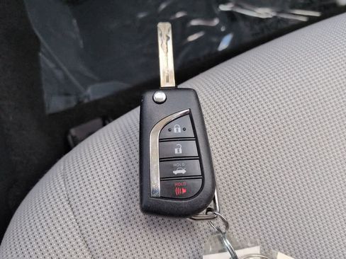 Used 2021 Toyota Corolla LE FWD image 25