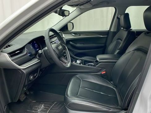 Used 2023 Jeep Grand Cherokee L Limited image 5