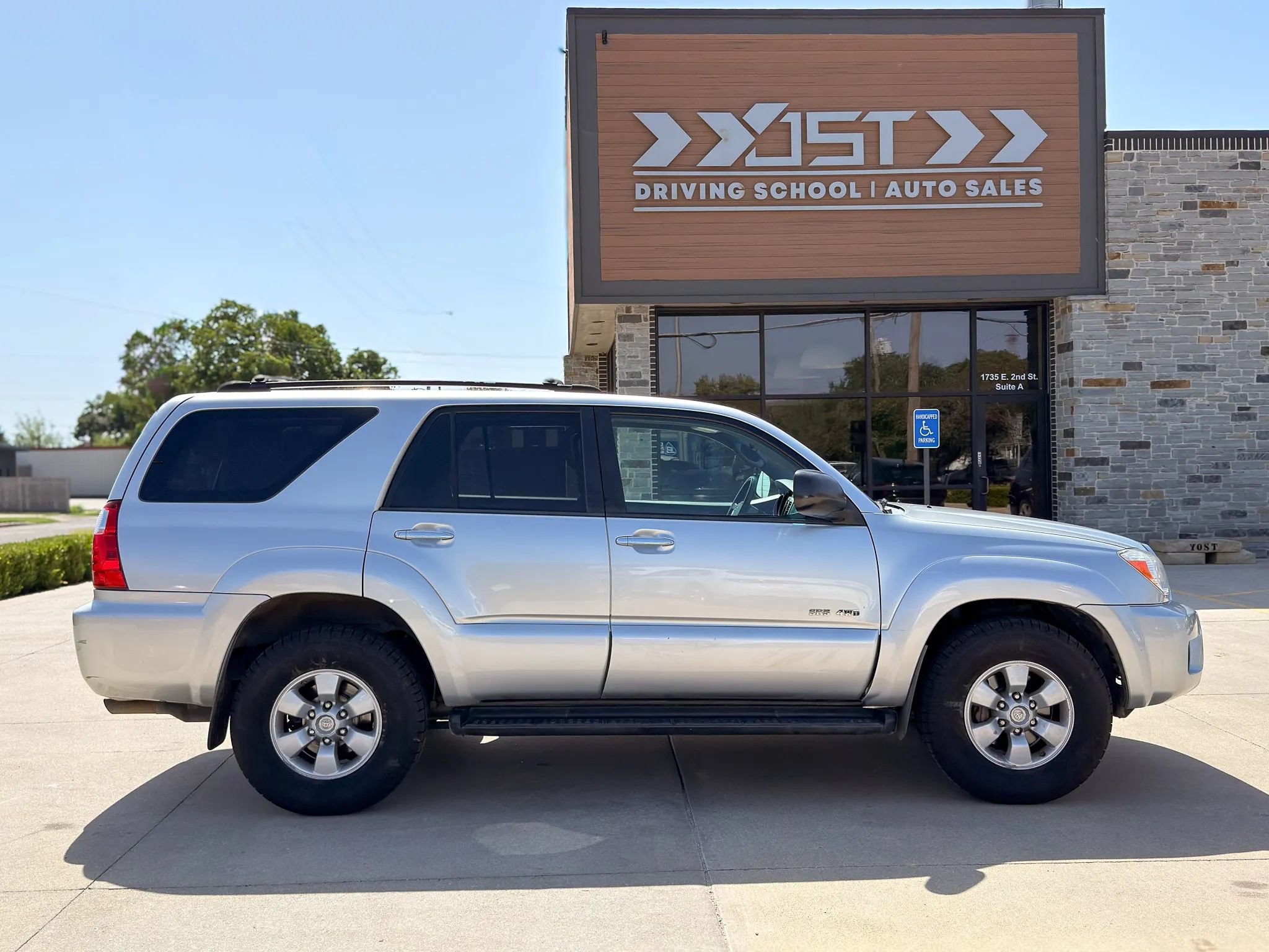 Used 2009 Toyota 4Runner SR5 AWD/4WD image 9