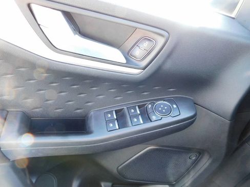 Used 2020 Ford Escape SE image 18