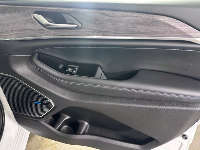 Used 2022 Jeep Grand Cherokee Overland AWD/4WD image 9