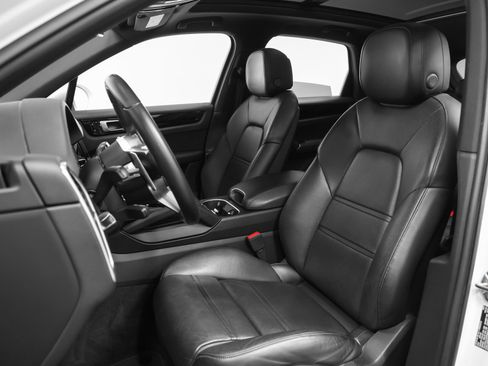 Used 2020 Porsche Cayenne AWD/4WD image 34
