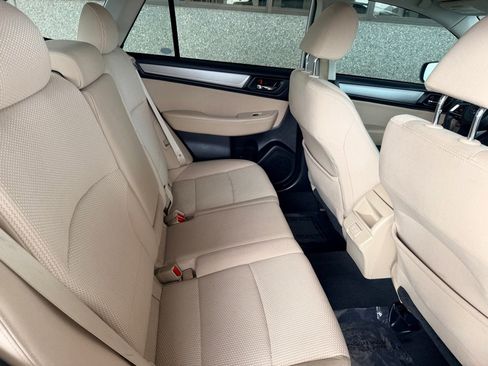 Used 2019 Subaru Outback 2.5i Premium image 18