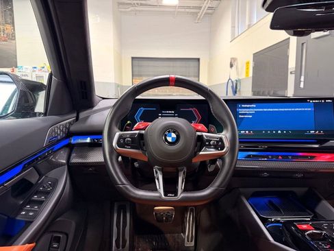 Used 2025 BMW M5 AWD/4WD image 23