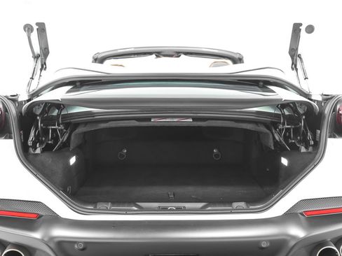 Certified 2022 Ferrari Portofino M RWD image 38