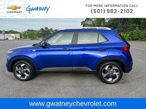 Used 2025 Hyundai Venue SEL FWD image 8