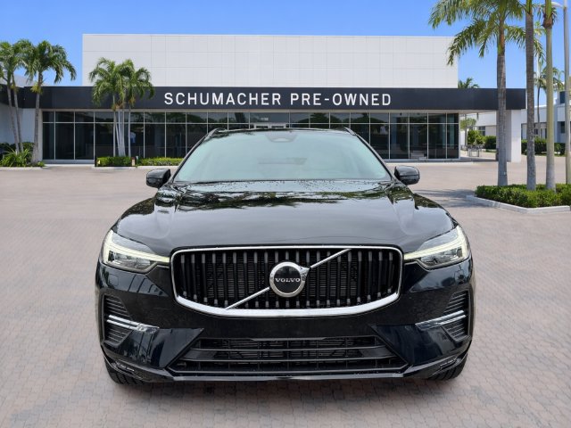 Used 2023 Volvo XC60 B5 Core w/ Climate Package FWD image 2