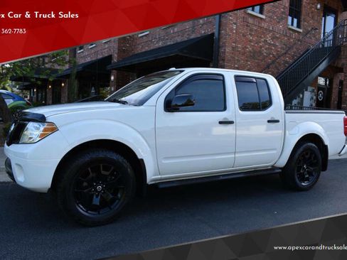 Used 2018 Nissan Frontier SV w/ Value Truck Package AWD/4WD image 1