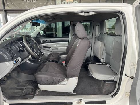Used 2013 Toyota Tacoma 4x4 Access Cab image 9