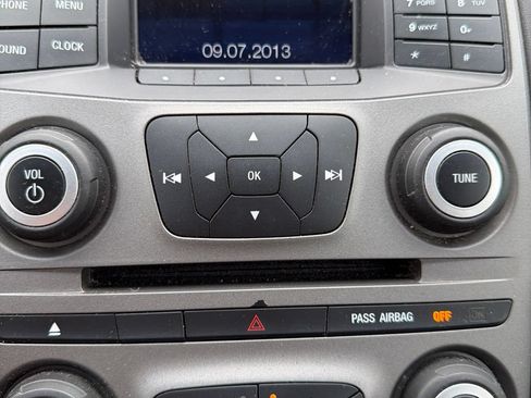 Used 2013 Ford Taurus SEL FWD image 18