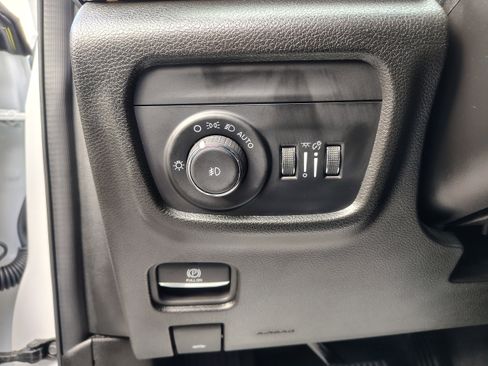 Certified 2024 Jeep Grand Cherokee Limited image 28