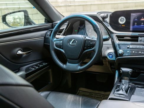 Used 2022 Lexus ES 300h w/ Accessory Package FWD image 27