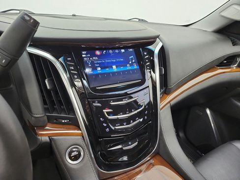 Used 2017 Cadillac Escalade Luxury RWD image 22