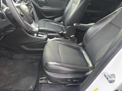 Used 2018 Chevrolet Trax LT w/ LT Convenience Package image 13