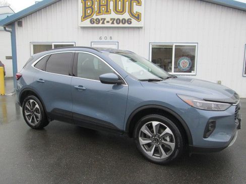 Used 2025 Ford Escape Platinum image 1