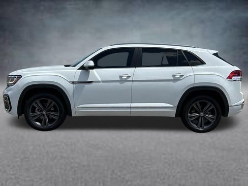 Used 2021 Volkswagen Atlas Cross Sport SE w/ Panoramic Sunroof Package FWD image 2