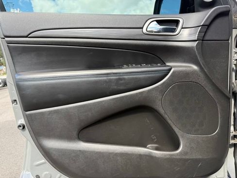 Used 2019 Jeep Grand Cherokee Laredo AWD/4WD image 19