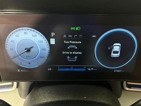 Used 2025 Hyundai Elantra Limited FWD image 23