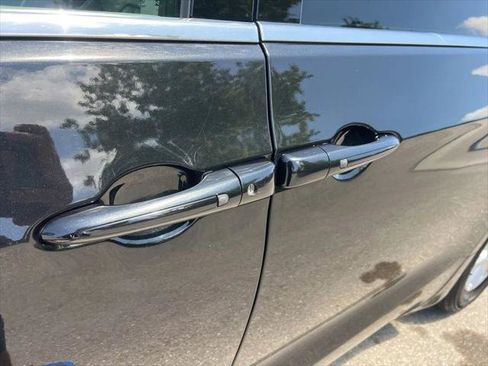 Certified 2023 Chrysler Pacifica Touring-L FWD image 26