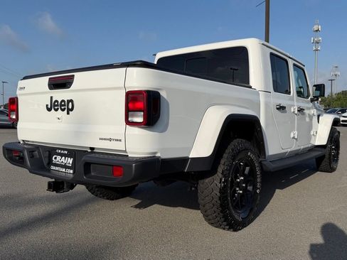 Used 2025 Jeep Gladiator Sport AWD/4WD image 7
