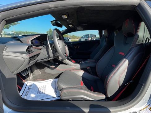 Used 2020 Lamborghini Huracan EVO image 16
