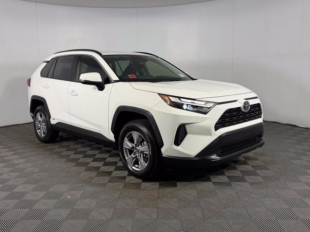 Used 2025 Toyota RAV4 LE AWD/4WD image 5