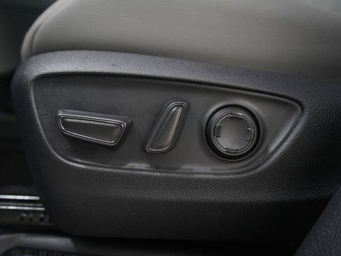 Used 2025 Toyota Sienna XLE image 26