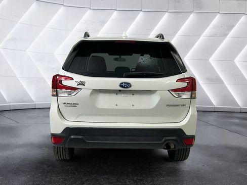 Used 2022 Subaru Forester Premium AWD/4WD image 5