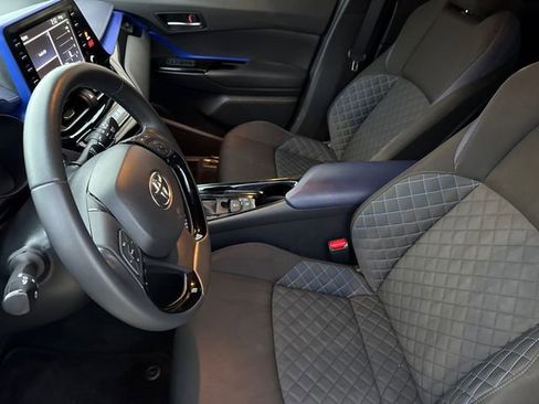 Used 2020 Toyota C-HR XLE image 19