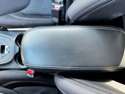 Used 2015 Jeep Cherokee Latitude w/ Cold Weather Group image 17