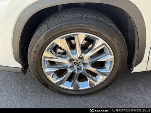 Used 2021 Toyota Highlander Limited image 6