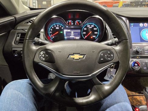 Used 2014 Chevrolet Impala LT w/ Convenience Package image 37