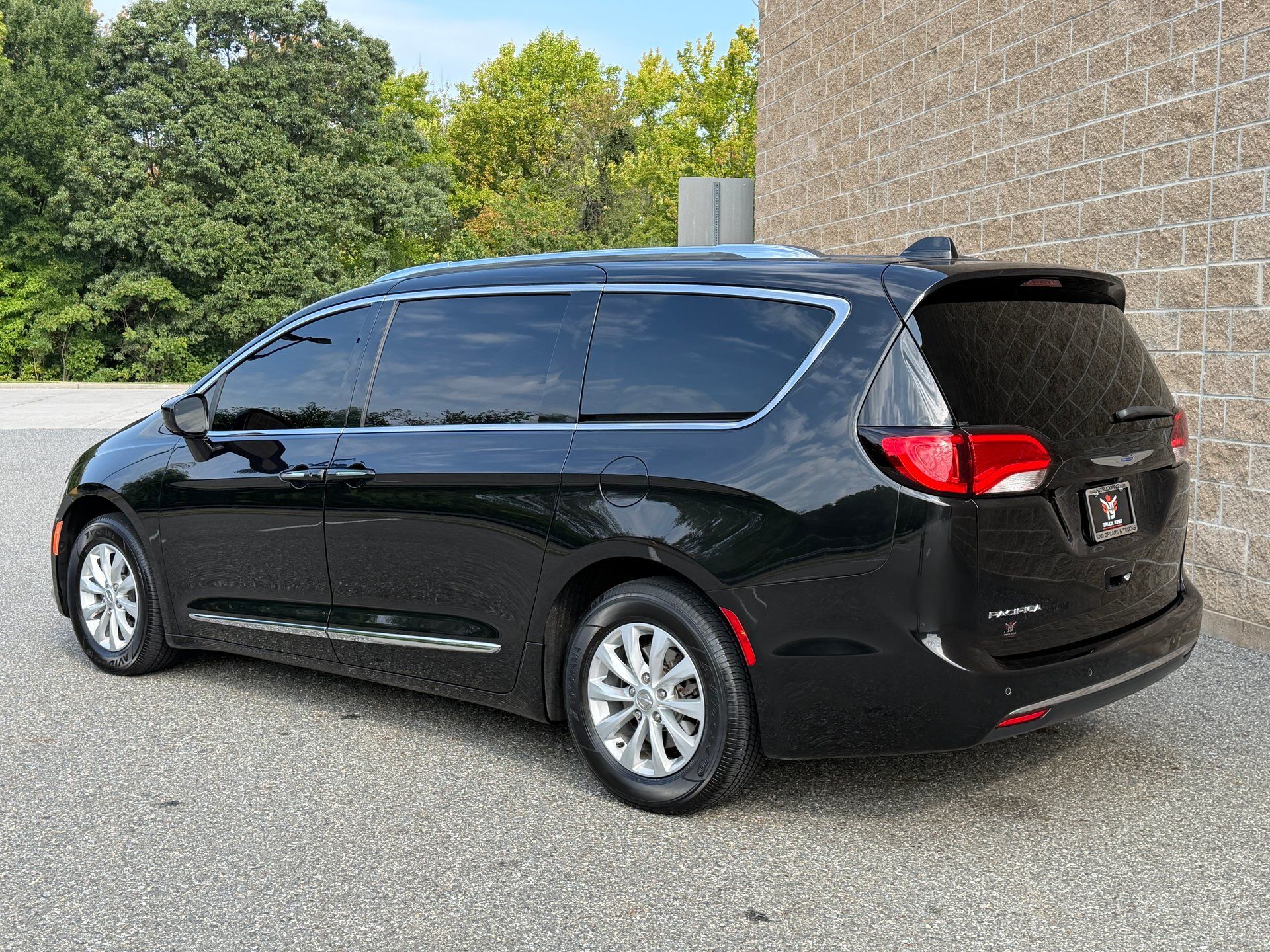 Used 2018 Chrysler Pacifica Touring-L FWD image 8