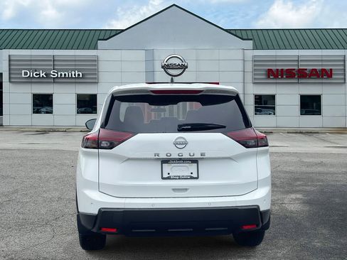 Used 2025 Nissan Rogue S image 5