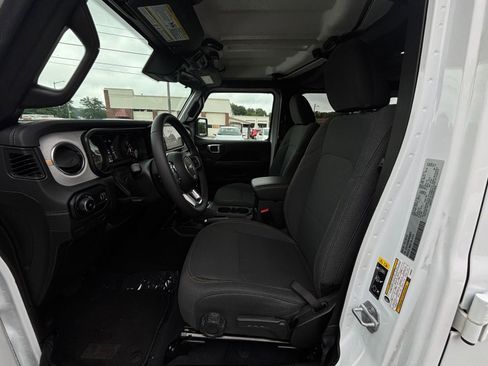Used 2025 Jeep Wrangler Unlimited Sahara AWD/4WD image 27