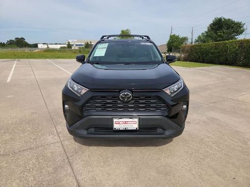 Used 2021 Toyota RAV4 XLE Premium FWD image 9